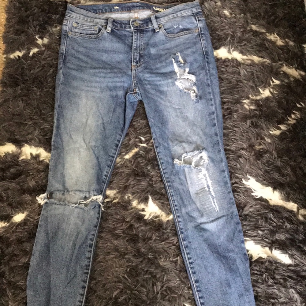 Ripped skinny jeans